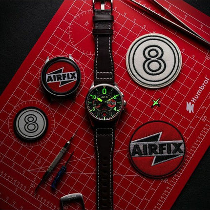 AVI-8 Spitfire Lock Chronograph Airfix Edition Raven Schwarzes Zifferblatt Quarz AV-4089-09 Herrenuhr