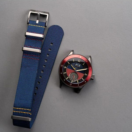 AVI-8 Flyboy Airmaster Sector Meca-Quartz Marineblaues und rotes Zifferblatt AV-4112-04 Herrenuhr