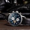 AVI-8 Hawker Hurricane Classic Chronograph Mitternachtsschwarzes Lederarmband Blaues Zifferblatt Quarz AV-4011-0I Herrenuhr