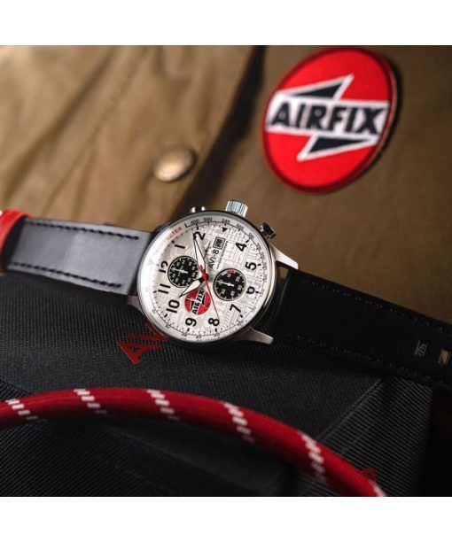 AVI-8 Hawker Hurricane Classic Chronograph Airfix Edition Deco graues Lederarmband weißes Zifferblatt AV-4011-1C Herrenuhr