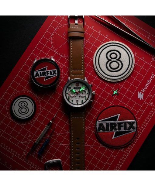 AVI-8 Hawker Hurricane Carey Dual Time Airfix Edition Silbernes Lederarmband Weißes Zifferblatt Quarz AV-4088-06 Herrenuhr