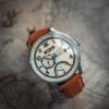 AVI-8 Hawker Hurricane Mckellar Dual Time, braun-beiges Lederarmband, cremefarbenes Zifferblatt, AV-4101-0C Quarz-Herrenuhr mit 