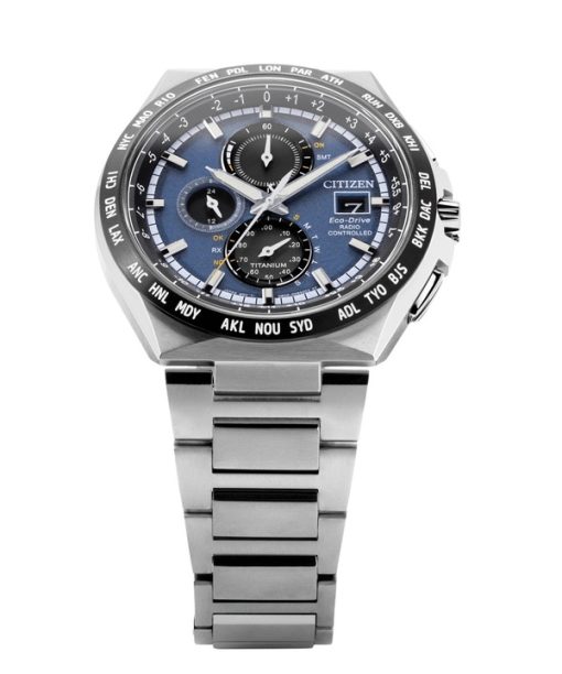 Citizen Eco-Drive Funkgesteuerter GMT Chronograph Super Titanium Blaues Zifferblatt AT8238-84L 100M Herrenuhr